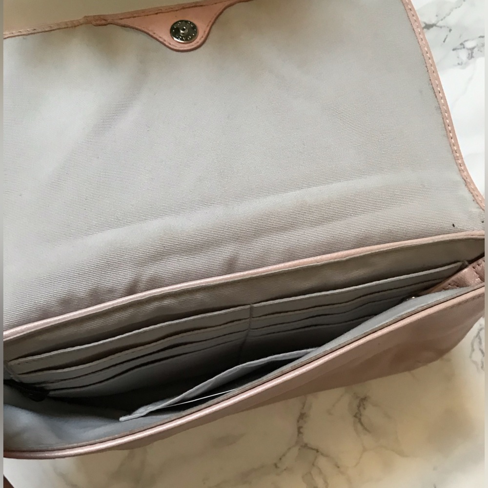 Coach Ashley leather clutch /wristlet💕Host Pick💕 Like new! - Picture 9 of 13